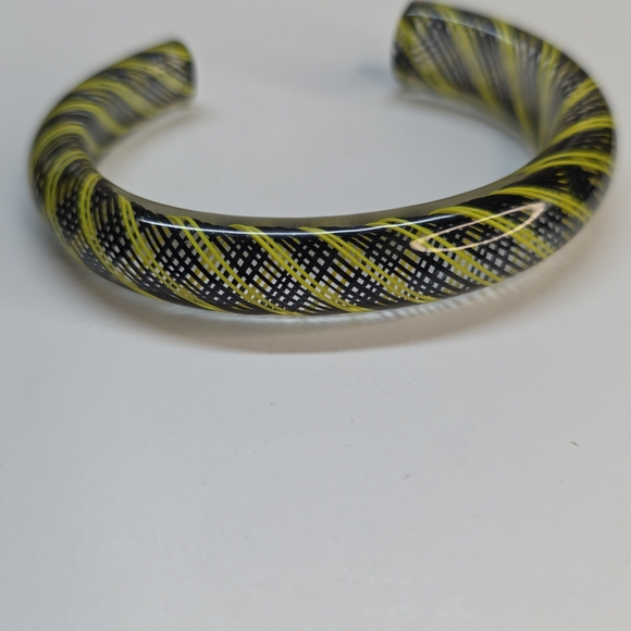 Signed Adams Art Glass Cuff Bracelet – Yellow & Black Swirl – Studio Blown Glass - Picture 2 of 3